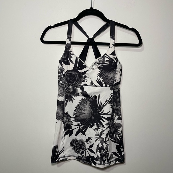 Lululemon Women’s Daily Practice Black white Floral Tank top in US 4 - Picture 4 of 10